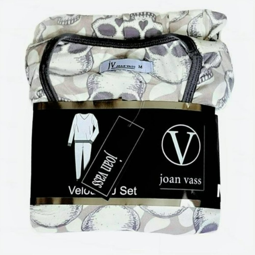 NWT JOAN VASS Super Soft Velour Skulls Print V-neck  2 Piece Pj Pajama Set - Picture 3 of 5